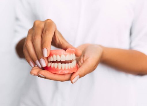Kaip pasirinkti tinkamus dantų protezus?